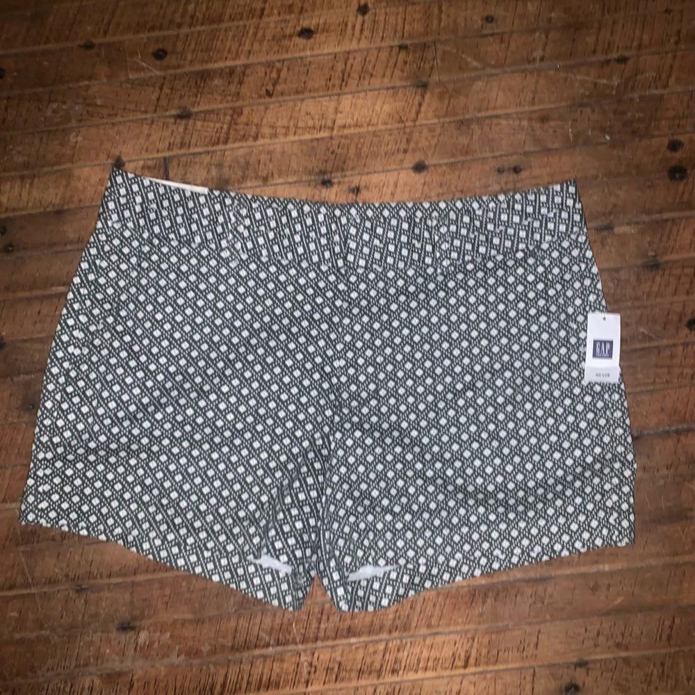 Khakis by Gap city 3 inch vintage inspired flat front chino shorts